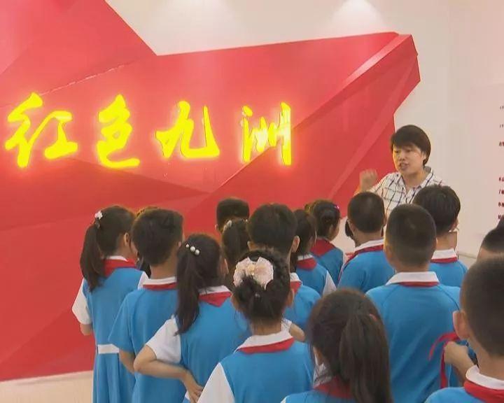 陈慧娴的《千千阙歌》唱了很多年，可是“千千阙歌”到底是什么意思呢？游戏画面